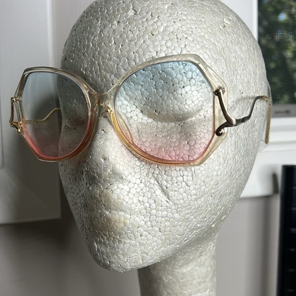 Luxottica Alexandra Vintage Sunglasses Clear Lucite Blue Pink Gradient Lenses main image 9